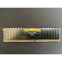 CORSAIR Barrette mémoire 8Go DIMM DDR4  Vengeance LPX PC4-19200 (2400 Mhz) (Noir)